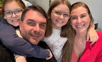Flavio Bolsonaro z rodziną