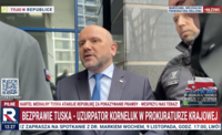 Mariusz Gosek z interwencją w przejętej Prokuraturze Krajowej ws. Ziobry! Ostra wymiana zdań przed wejściem do budynku [NA ŻYWO]
