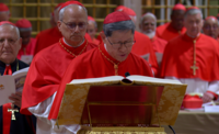 Kardynał Luis Antonio Tagle nowym dziekanem Kolegium Kardynalskiego. Papież Leon XIV zatwierdził wybór