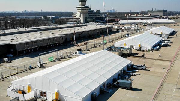 obóz dla migrantów na Tegel