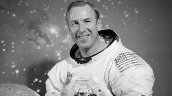 Jim Lovell nie żyje
