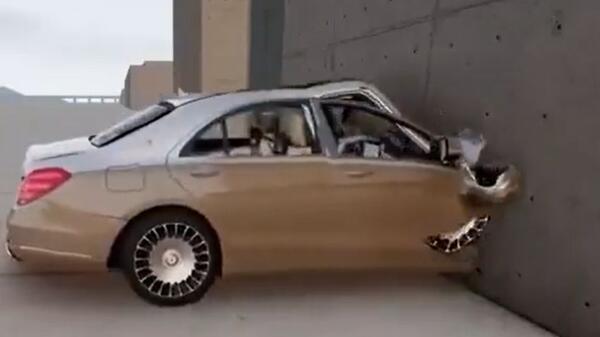 Mercedes - crash test