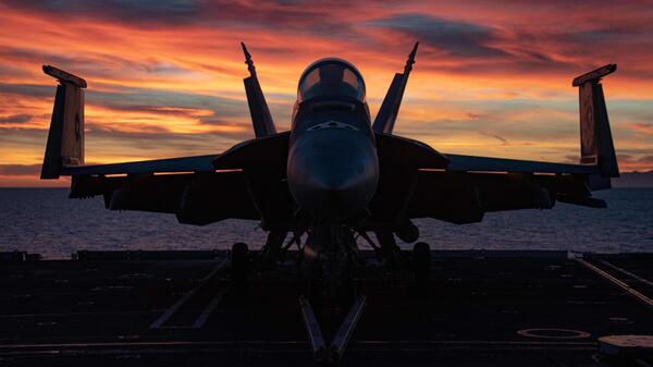 samolot na lotniskowcu USS Gerald Ford