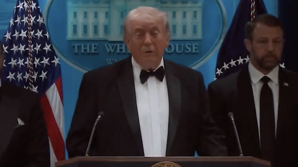 Atak podczas kolacji z Trumpem