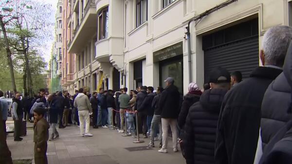 kolejki do konsulatu marokańskiego w Hiszpanii