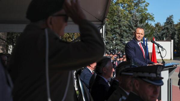 „Chwała polskim skrzydłom!”. Prezydent Nawrocki na święcie 1 Bazy Lotnictwa Transportowego