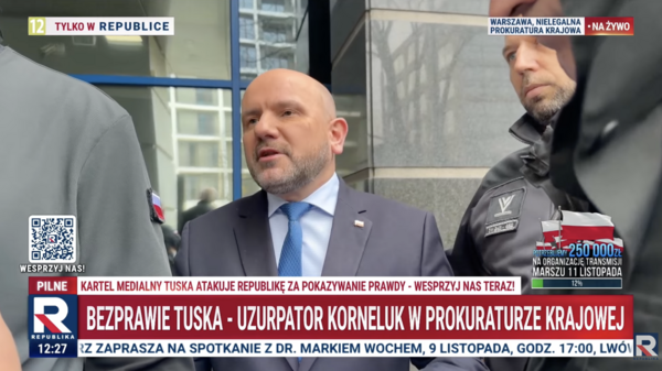 Mariusz Gosek z interwencją w przejętej Prokuraturze Krajowej ws. Ziobry! Ostra wymiana zdań przed wejściem do budynku [NA ŻYWO]