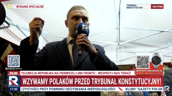 Robert Bąkiewicz przed TK: „Musimy tutaj być, musimy trwać”. Apel o jedność i wsparcie prezydenta