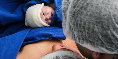 Wielka Brytania wyznacza nowe rozwiązania genetyczne. Dziecko ma troje rodziców
