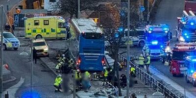 Śmiertelny wypadek w Sztokholmie. Autobus wjechał w przystanek