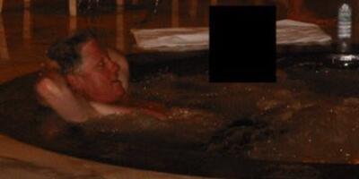 Bill Clinton w jacuzzi