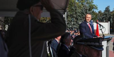 „Chwała polskim skrzydłom!”. Prezydent Nawrocki na święcie 1 Bazy Lotnictwa Transportowego