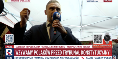 Robert Bąkiewicz przed TK: „Musimy tutaj być, musimy trwać”. Apel o jedność i wsparcie prezydenta