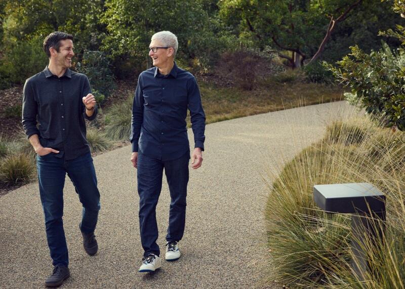 John Ternus i Tim Cook