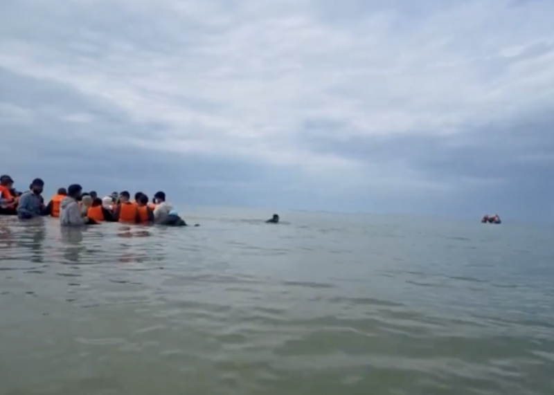 Rekord na kanale La Manche. 230 migrantów stłoczonych na jednym pontonie