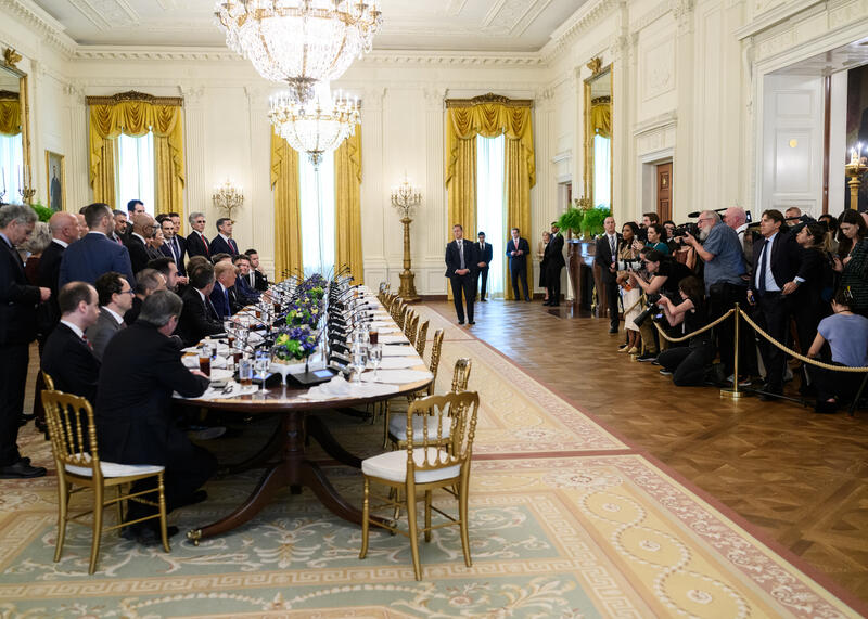 wielka szóstka i Donald Trump ogłosili konstytucję AI