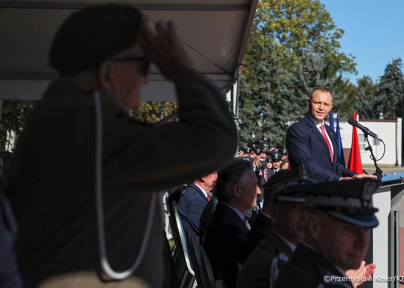 „Chwała polskim skrzydłom!”. Prezydent Nawrocki na święcie 1 Bazy Lotnictwa Transportowego