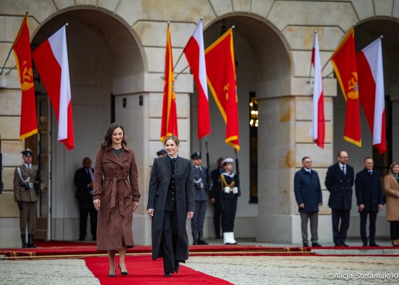 Marta Nawrocka z wyjątkowym gestem wobec Pierwszej Damy Czarnogóry. Wspólnie odwiedziły Łazienki Królewskie
