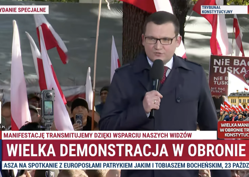 Szefernaker na manifestacji przed TK: „Prezydent Nawrocki będzie strażnikiem polskiej konstytucji!”