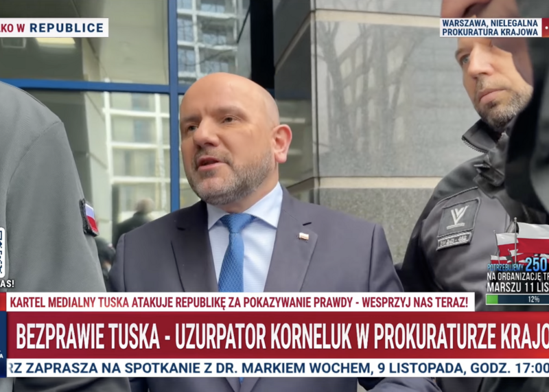 Mariusz Gosek z interwencją w przejętej Prokuraturze Krajowej ws. Ziobry! Ostra wymiana zdań przed wejściem do budynku [NA ŻYWO]
