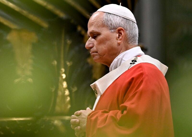 Papież Leon XIV trafi do szpitala. Watykan podał termin operacji